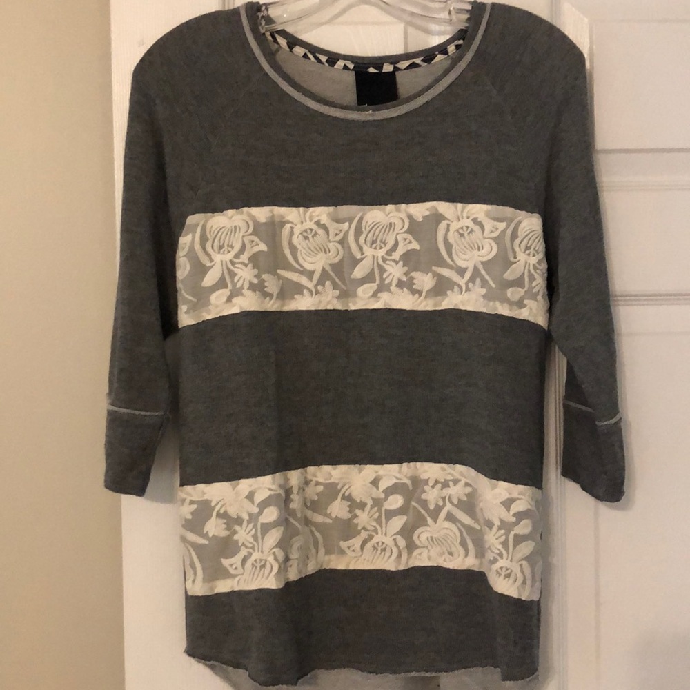 T-shirt sweater top